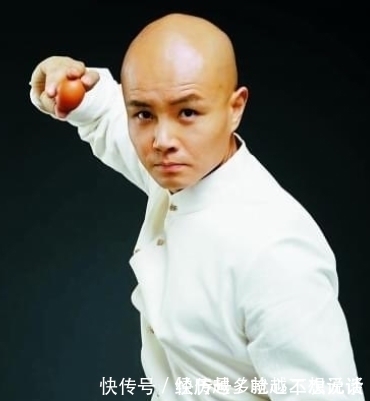 人生導(dǎo)師樂(lè)嘉毀滅史，萬(wàn)人追捧到人人唾棄，他的故事比你想得惡劣