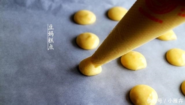 不用一滴油，教你做鸡蛋小饼干，只需3种食材，口口香又酥