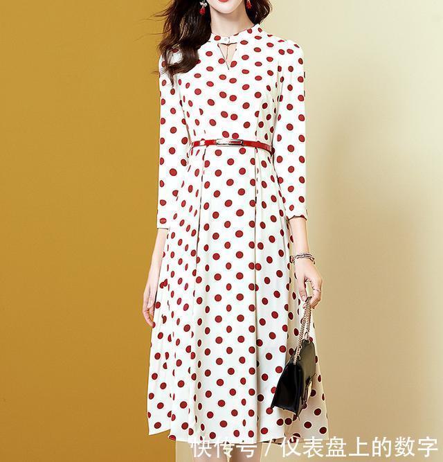 四十岁女人可以不漂亮,但一定要打扮的有气质,多穿这样的连衣裙