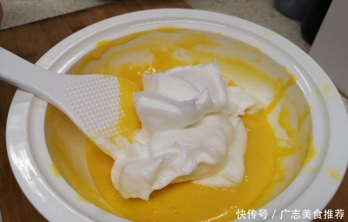 做蛋糕时,蛋糕总是回缩还湿粘?谨记此5个要点,新手一次就成功