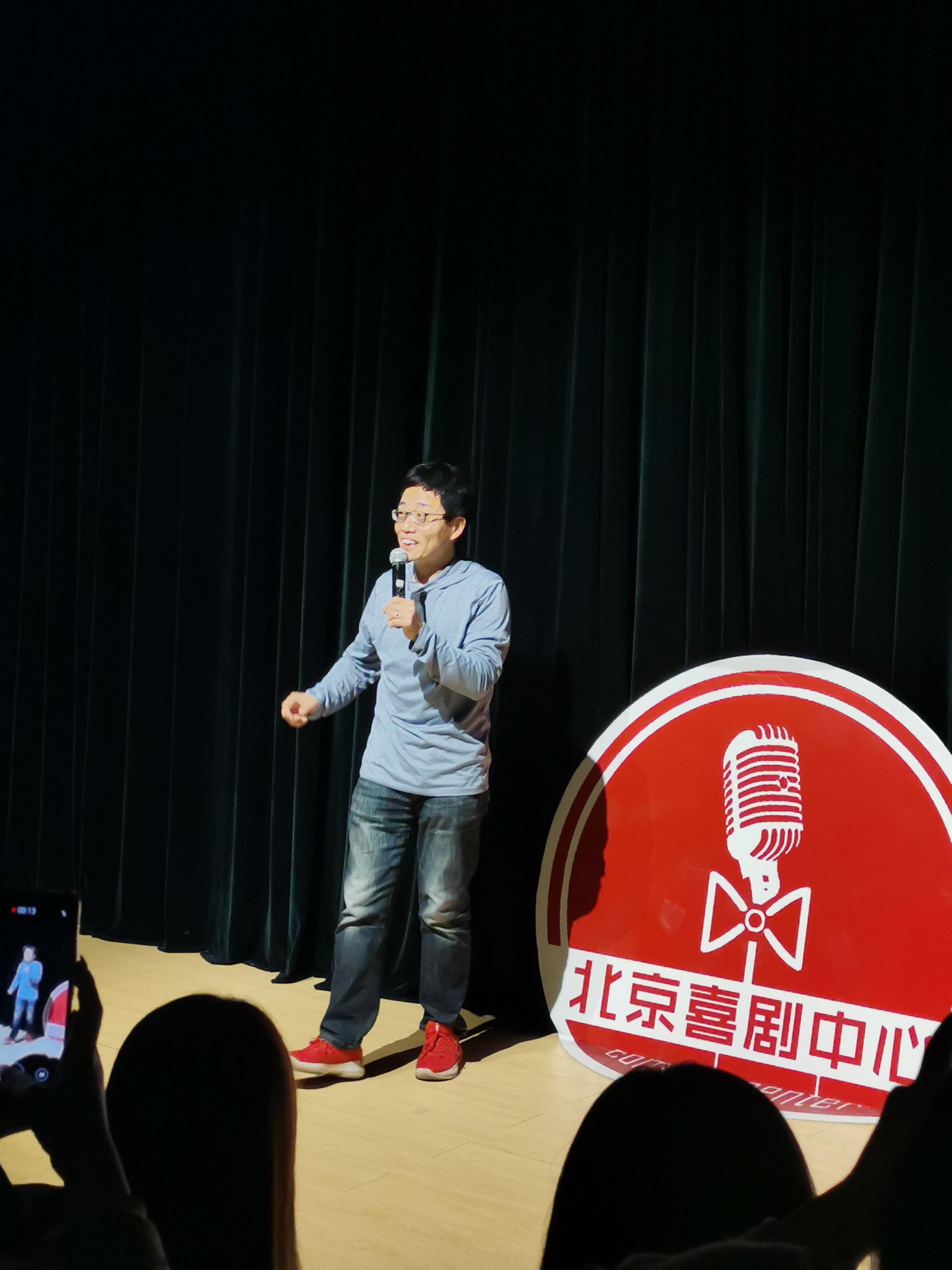 被综艺带火之前，磕磕绊绊那几年丨脱口秀线下生存调查①