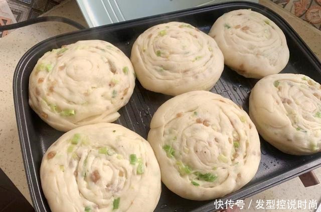 天冷,早餐女儿就爱这一口,外酥里软,一咬掉渣,顶饱又抗饿