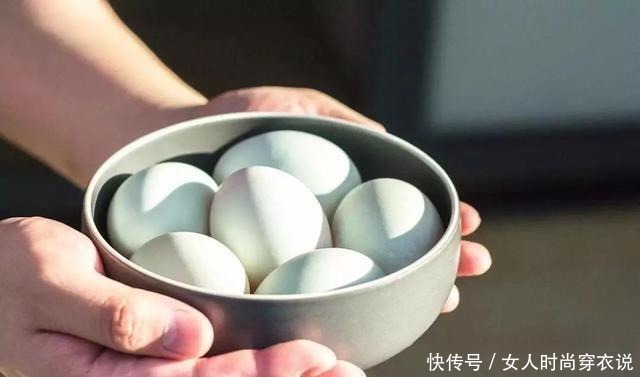 流油|央视又“曝光”了!一戳就流油的海鸭蛋,这流出的“油”哪来的