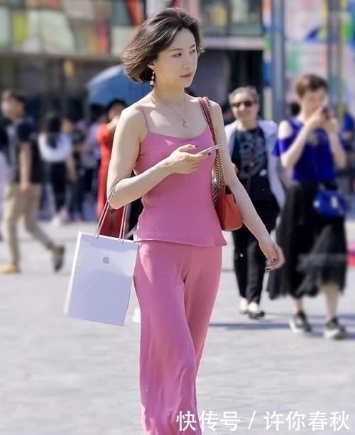 感觉|两种不同风格的背心穿搭,给你个性十足的感觉,永不撞衫