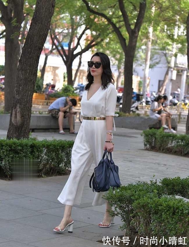 白色 还嫌弃白色裤子不耐看？都穿十几年了，如焕然一新吧？