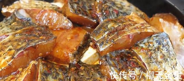 秋天要多吃鱼，教你懒人做法，用料简单味道香，上桌汤汁都不剩！