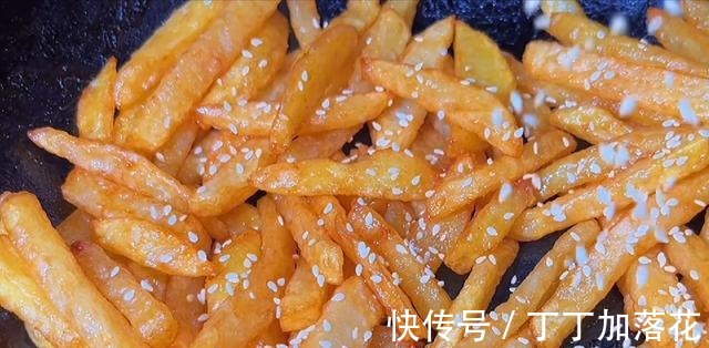 土豆别再炒着吃了,教你一个新做法,外酥里嫩,酸甜适口!
