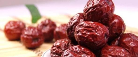 红枣与“四物”搭配,平时多吃点,淡化雀斑,健脾健胃,小腹平了