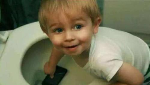 钢琴|熊孩子将可乐倒进价值68万钢琴,老板索赔, 家长 他只是个孩子