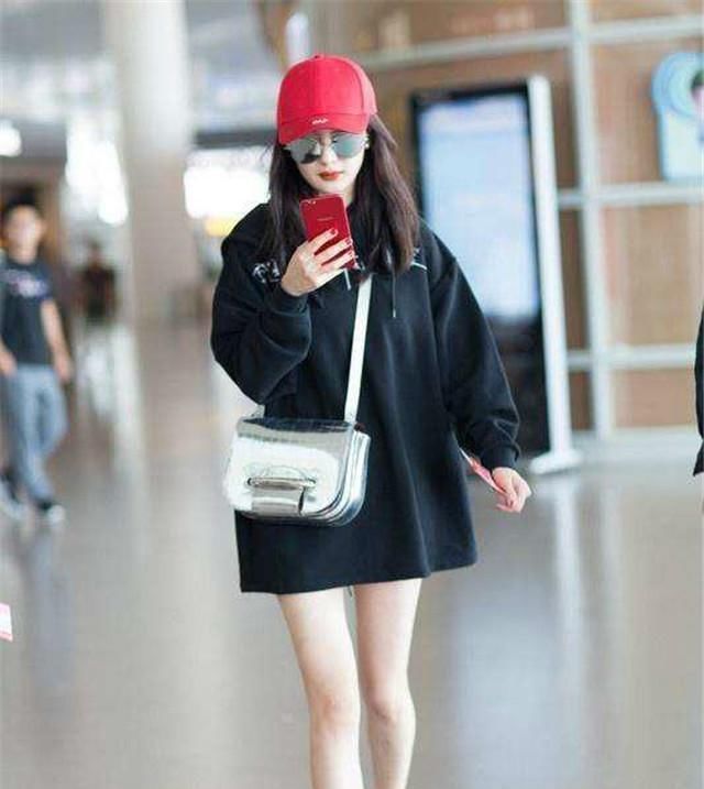 色初恋|小白鞋已经彻底失宠了,今年最流行的是这款“初恋鞋”,百搭减龄