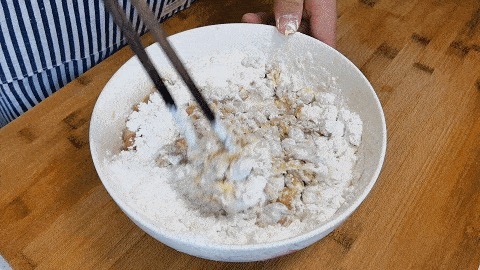  挂霜|挂霜花生，孩子最爱的馋嘴小零食，香甜酥脆