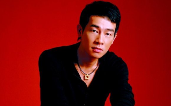 鸿星尔克|陈小春的大格局:中文推广大使、把护照当头像、把爱国刻在骨子里