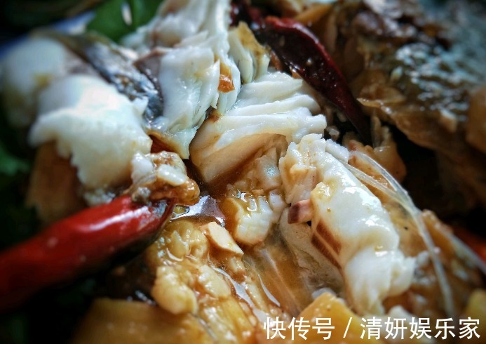 给鱼去腥，用料酒还是用醋都错了，只需一勺它，鲜嫩入味还不腥