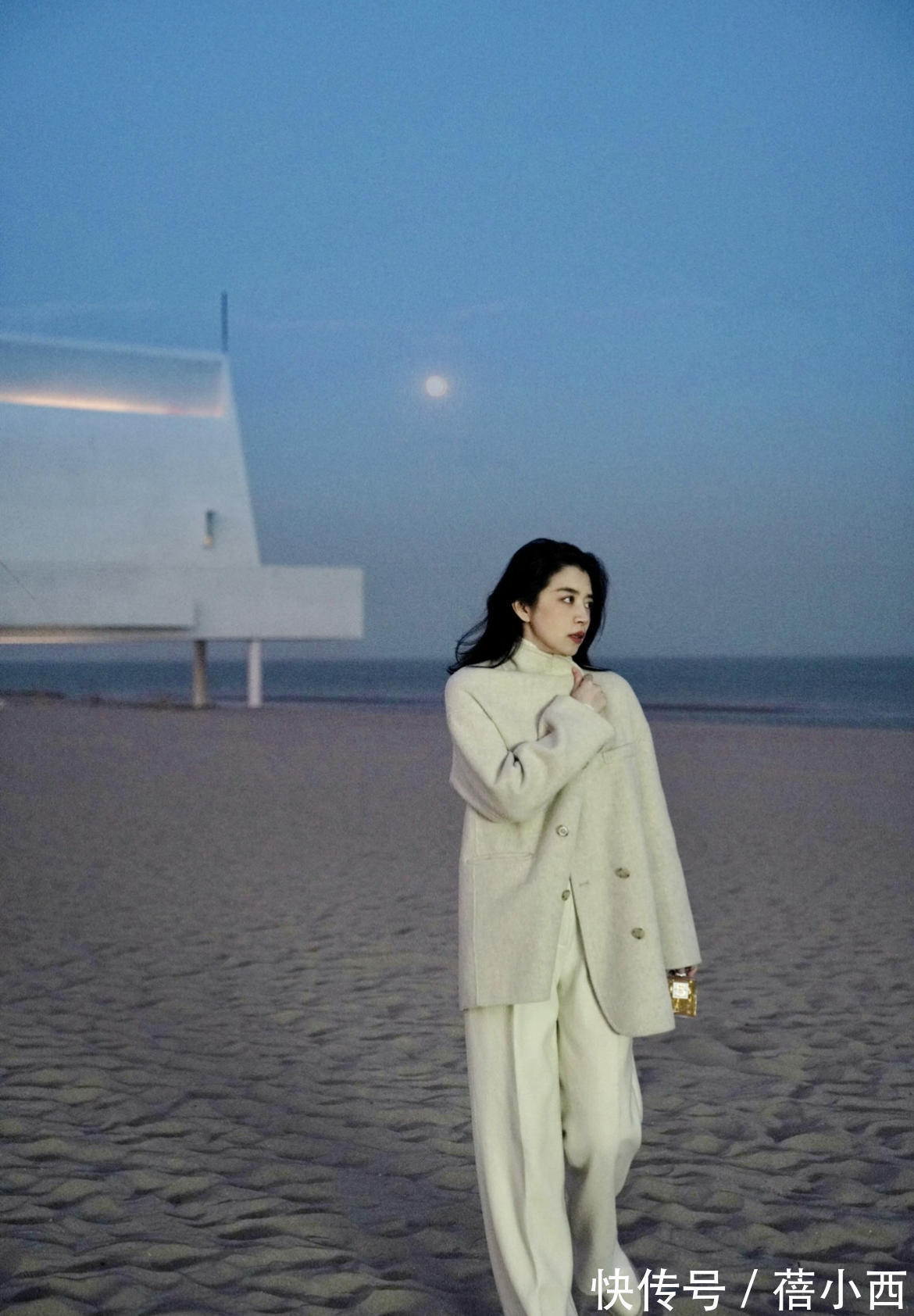 时尚|穿搭干货!真正优雅的女人都会穿“大衣”,入冬这么搭时尚又好看