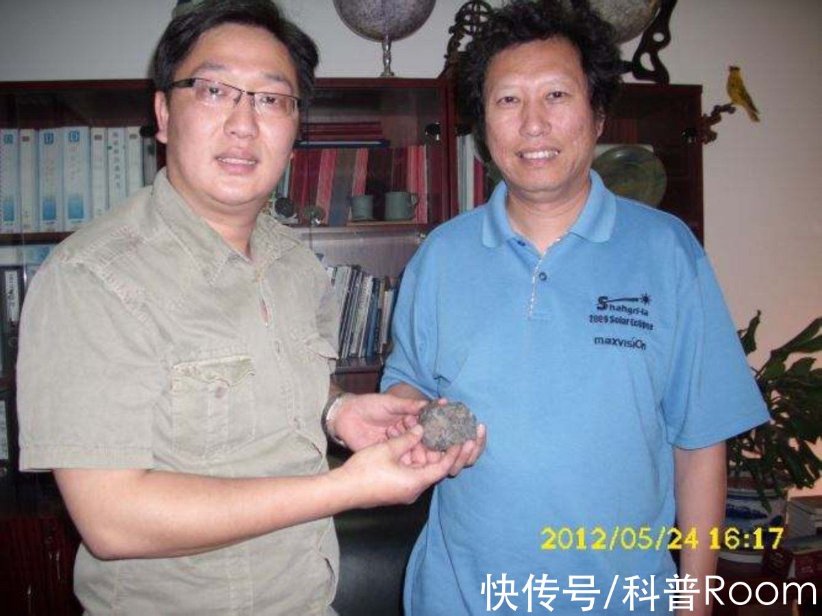 张宝林$一块石头引众人追捧，找到了就是天上掉馅饼？一夜暴富不是梦