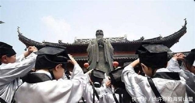 美国最高法院大门上,竟然刻了个中国人,一个影响中外的伟人