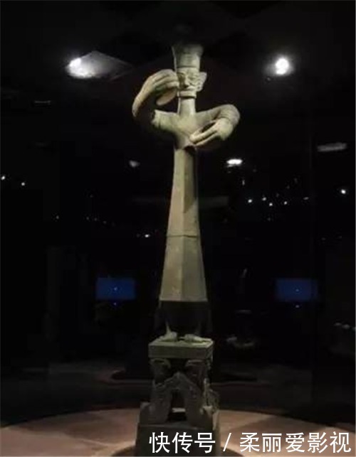 出土!三星堆明明可深入研究,为何挖到一半就停了?你看挖出的都是些啥