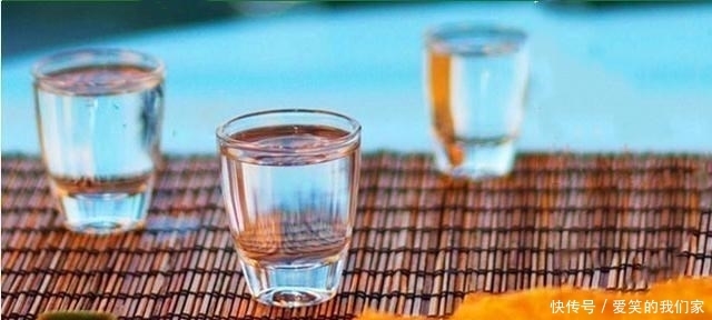 男人|为何男人年龄越大越爱喝白酒,坚持一天一杯“白酒”,伤不伤身?