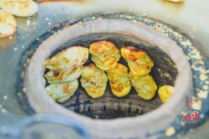 卖出|1天卖出1400个烧饼！这家“无名”烧饼摊凭什么这么火？