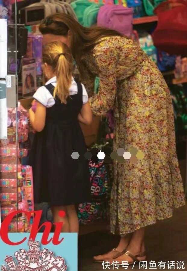 穿搭|凯特王妃一家真低调,穿碎花裙陪孩子们逛街,一点皇室架子都没有