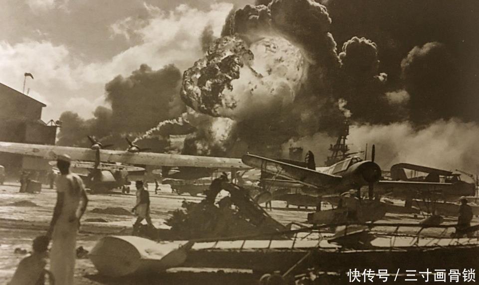 军突袭珍珠港期间|日军偷袭珍珠港时的老照片，美国为自己的放纵吞下了苦果