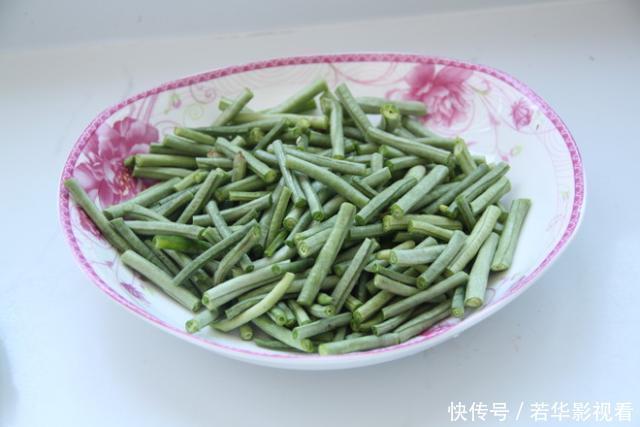 千万别|从冰箱中拿出的冻肉,千万别加水泡,教你一招,吃起来和鲜肉一样