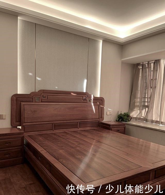 红木|土豪砸下千万,打造第一红木豪宅,一眼看过去都是人民币!