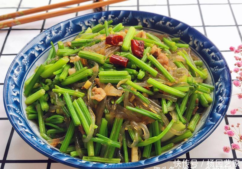 丝瓜木耳|三伏天碰到此菜必买，一次买几斤，顿顿这样炒都会光盘，吃不腻！