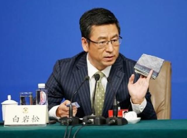 白岩松：大学快成义务教育了，还把自己当成高高在上的精英？