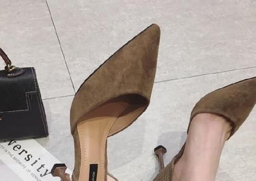 尖头|越是漂亮女人越爱穿细高跟鞋, 如此大步流星的走, 厉害了!