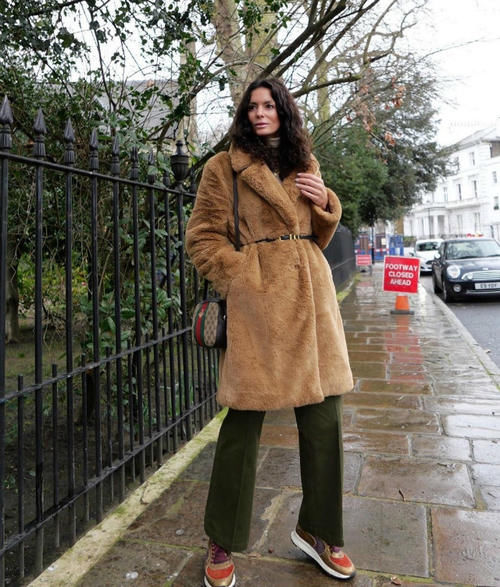 人人都有的驼色大衣，为何总穿不出它的精髓？8成可能是因为内搭