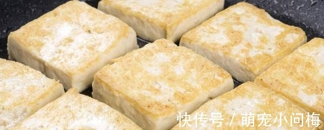 煎豆腐直接下锅,豆腐就毁了,掌握这4个技巧,豆腐不碎不粘锅