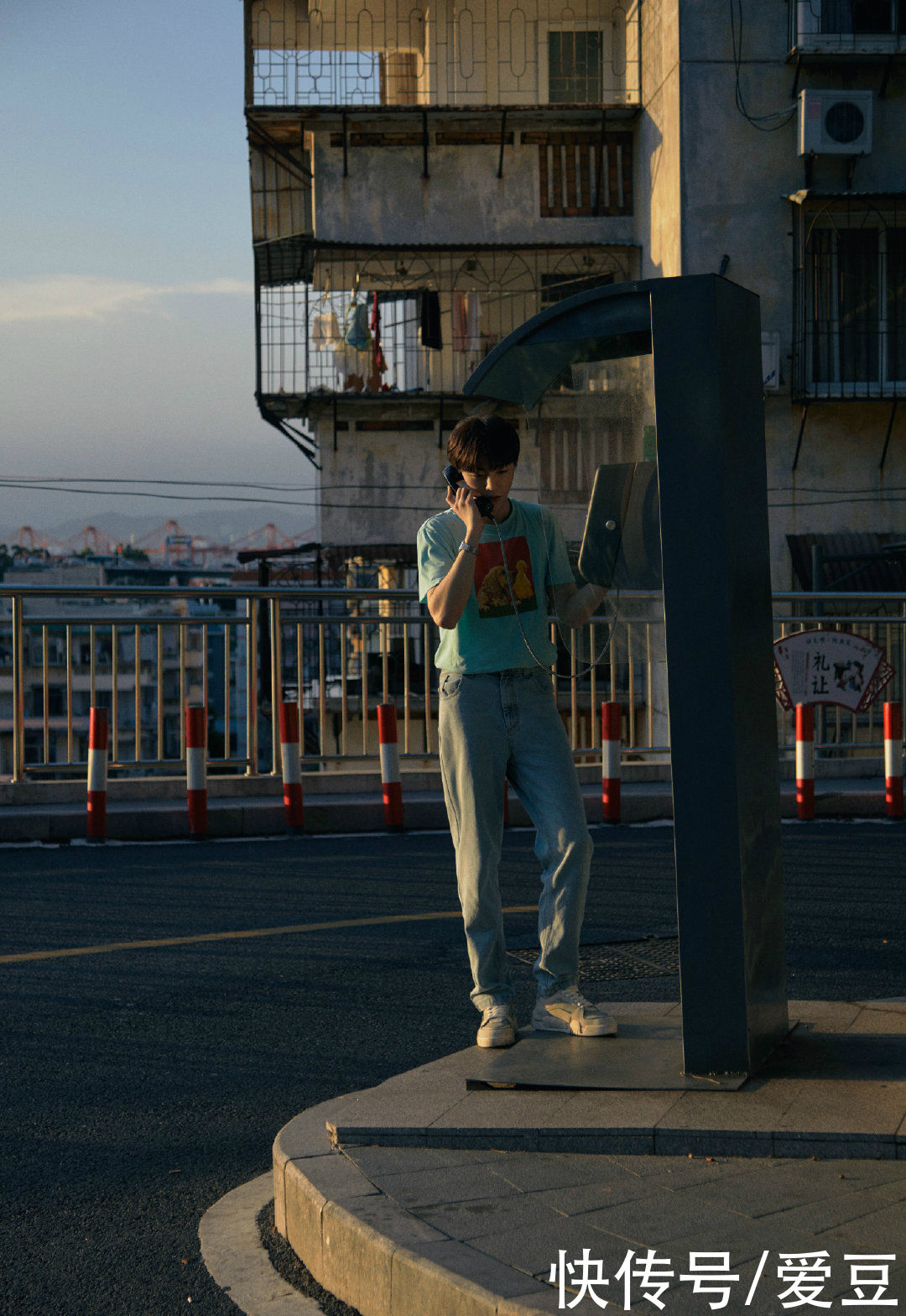 陈立农|210806 环球音乐发布陈立农全新单曲讯息 文章里掉落三张MV拍摄现场花絮照