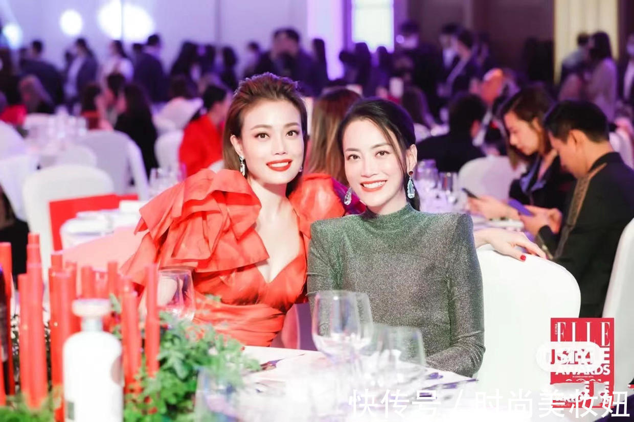 上下身 被霍汶希的身材惊艳到,穿灰色修身连衣裙,身材、气质不输女明星