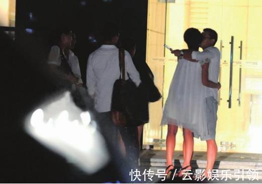 40歲的朱丹,從“主持一姐”到“卑微人妻”,她真的值嗎