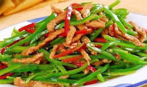 天热干燥，孩子爱吃下饭菜，营养开胃，拌饭吃更香，提高免疫力