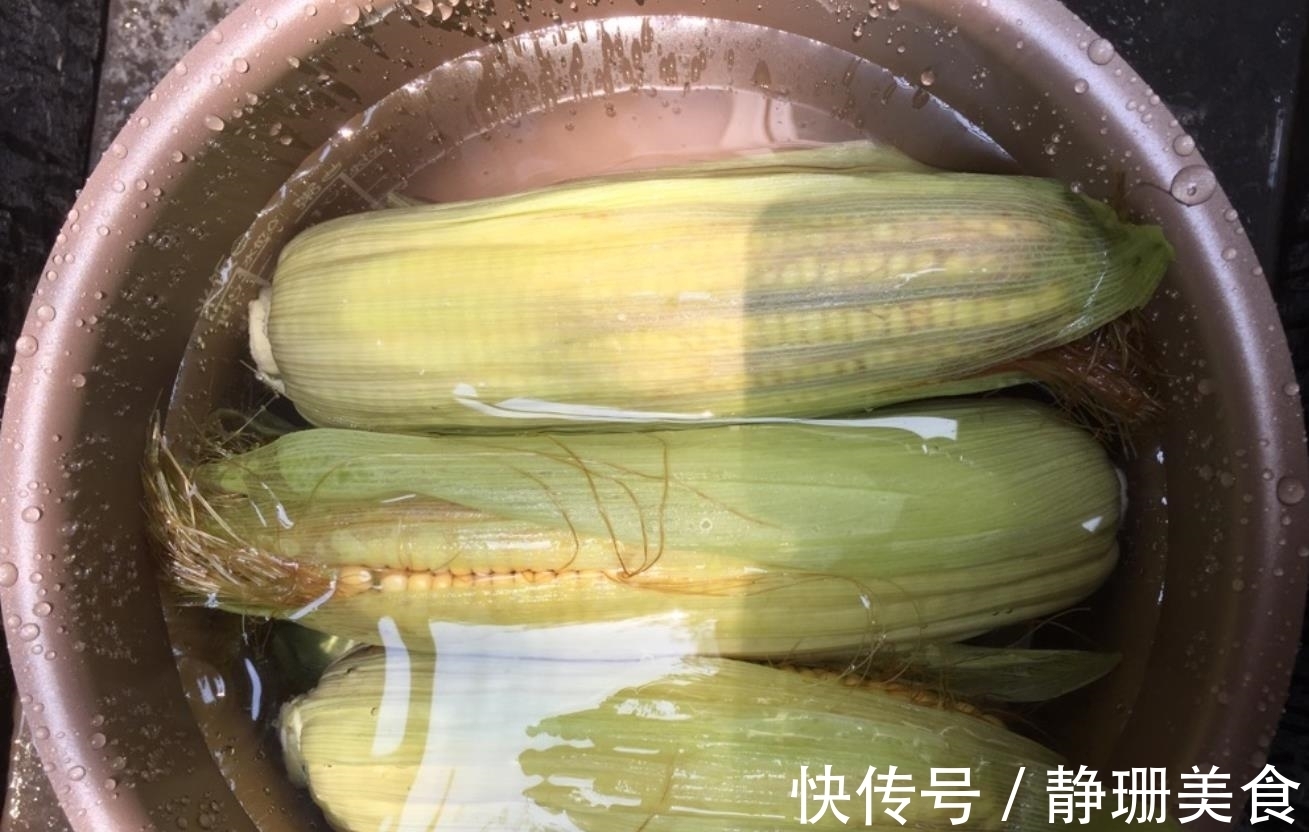 做法|玉米生着冻还是煮熟冻？这才是正确做法，放上一年都不干瘪很新鲜