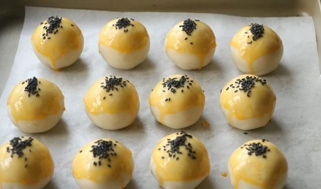 外面一个要8块钱,自己在家做好吃无添加,咬一口酥得掉渣,太香