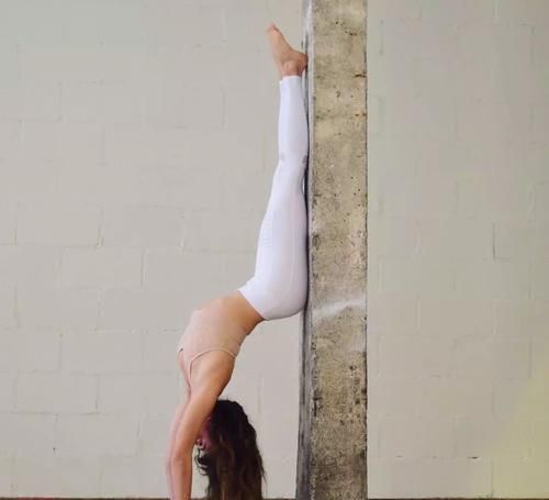 头部|美得独特又自信,瑜伽女人的蜕变,是从这些体式开始的