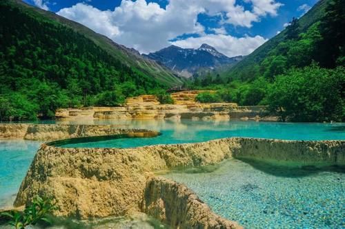 五彩池是上天赐予大地的礼物？揭开美丽的钙华景观背后真相