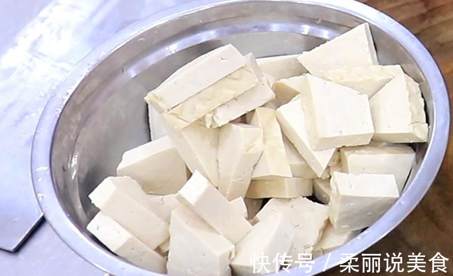 豆腐里打入三个鸡蛋,原来这么好吃,金黄香酥,轻松解决家人早餐