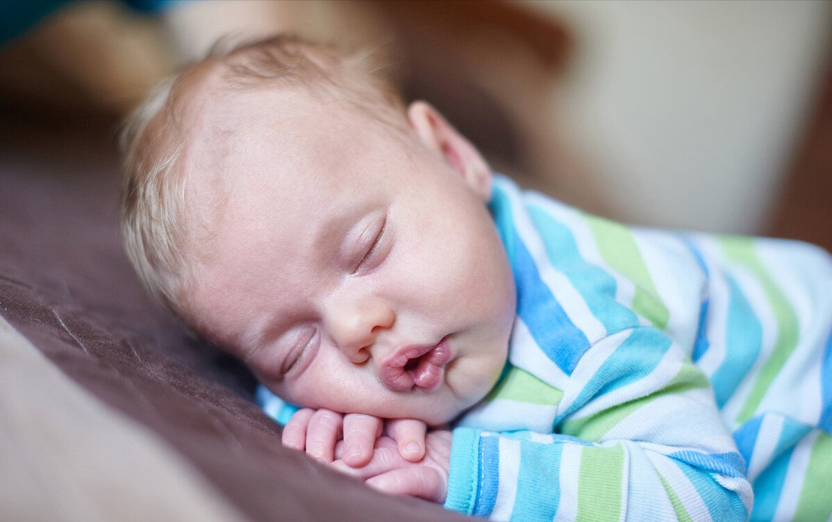 脾胃|宝宝睡眠的四种异常，暗示辅食添加过度，当心身高、脾胃有问题