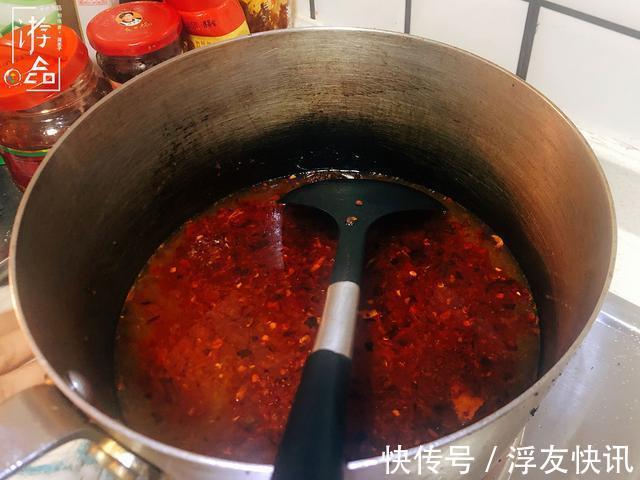 水煮肉片的正确做法肉片要大,辣椒要自己做,最好把豆芽换掉