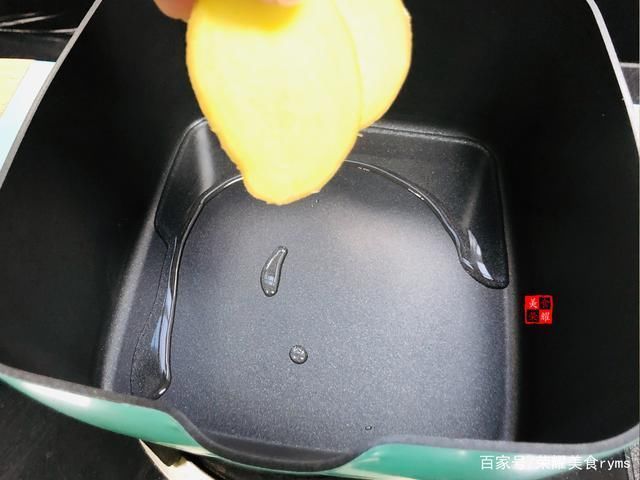 小孩|原来鸡翅可这样做,小孩吃起来更方便了,和土豆搭配做一道传统菜