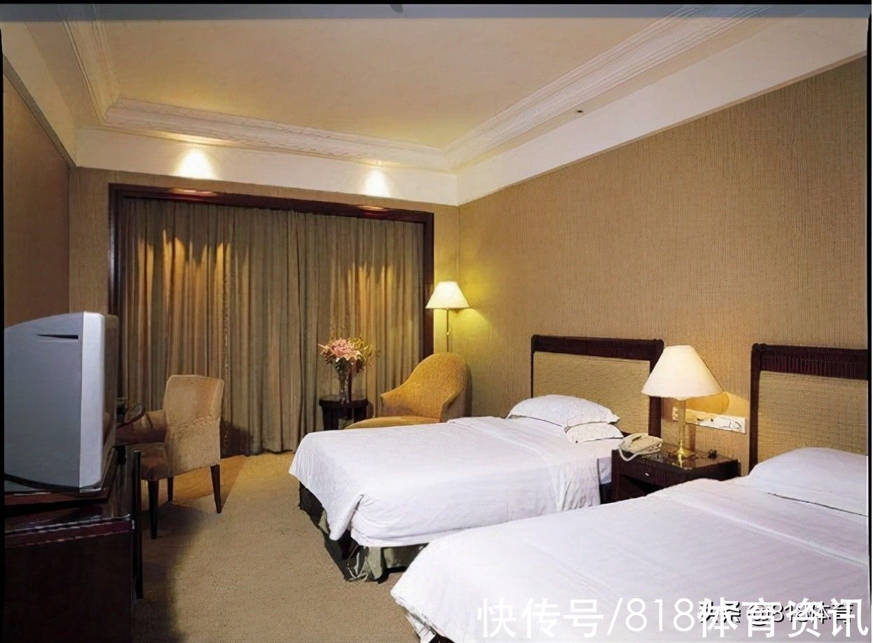 五星级酒店|心疼!全红婵广州隔离度过新年,一大早捅鼻子酸爽,一脸严肃送祝福