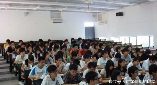 为什么很多大学生挂科和重修，却又说大学很轻松？辅导员给出解释