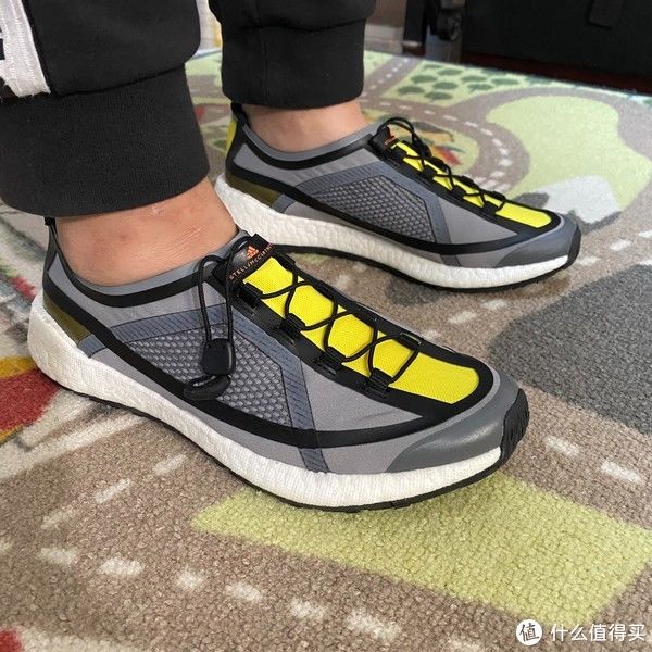 鞋子 给儿子买的第N双鞋 篇八十一：划算又特别的联名adidas SMC PulseBOOST HD