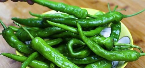  难怪饭店做的辣椒炒肉那么好吃，原来大厨都是这样炒的，先收藏了