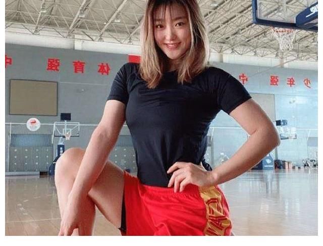 世青賽|“女版詹姆斯”李夢：女籃的硬核甜心，拒絕西班牙富商只嫁中國人