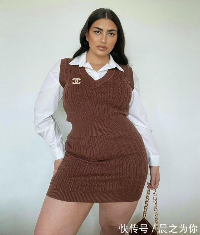 詹娜|大体重的捷克美女,曾经是难民,通过努力“逆袭”成知名模特